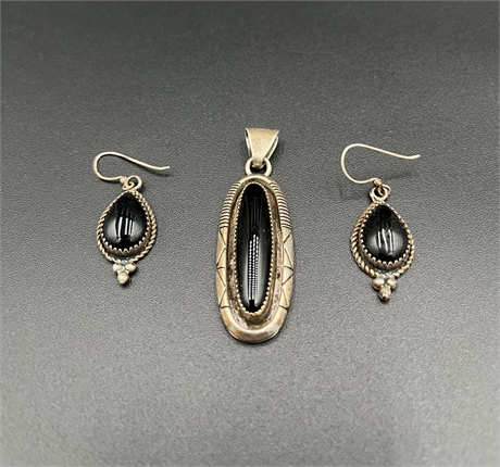 NAVAJO ONYX PENDANT AND EARRINGS SET