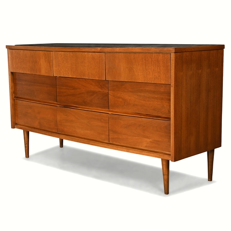 Ward Furniture Mid-Century Modern "Baby Steps" 9-Drawer Dresser