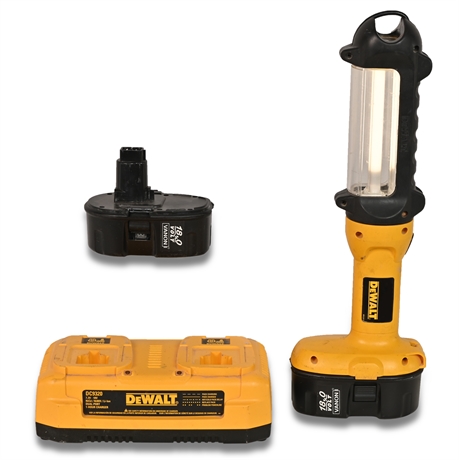 DeWalt Fluorescent Area Light & Charging Dock