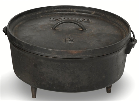 Lodge 12-Inch Footed Cast Iron Dutch Oven with Sportsman's Warehouse Carry Bag