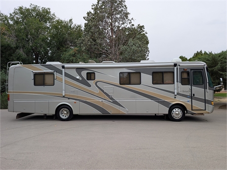 2001 Monaco Diplomat LE 40PBD – Luxury Diesel Pusher Motorhome