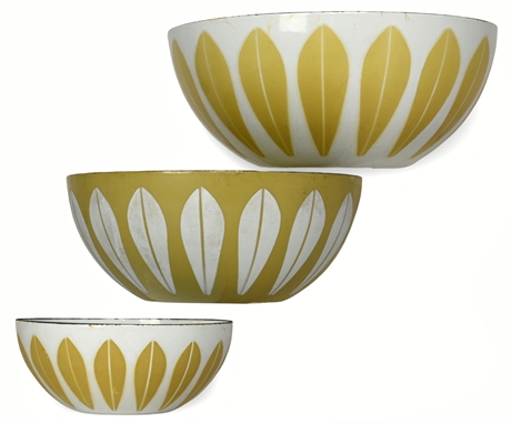 Cathrineholm Norway "Lotus" Enamel Nesting Bowl Set