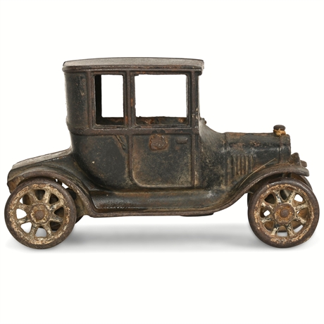 Arcade Cast Iron Ford Model T Sedan Toy Car — 1920s Americana Classic, 6½"