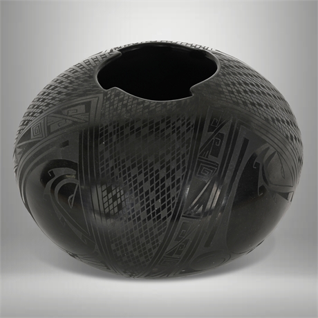 Reynalda Quezada Blackware Pottery Jar – Mata Ortiz Geometric, 9" Dia