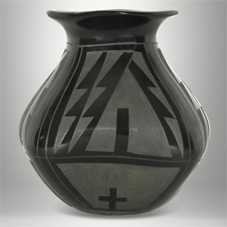 Socorro Reyes Mata Ortiz Blackware Pot – Geometric Design