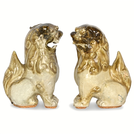 Pair Of Stoneware Foo Dogs. Japan. Early 20th Century.