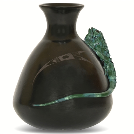 Oaxaca Black Decorative Vase with Iguana