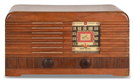 1940's RCA Wood Cabinet Radio