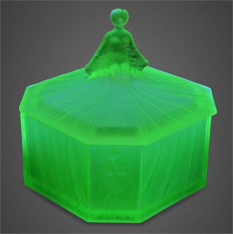 Paris Ramsès Uranium Glass Lady Powder Box – Art Deco, Paris–New York