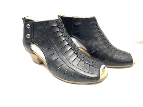 Earth Shoe Black Leather Sandal