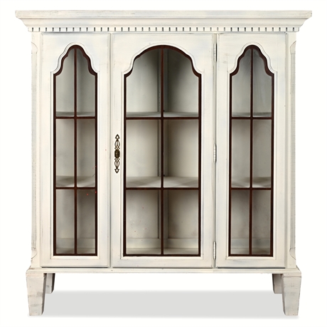 Broyhill White Refinished Display Cabinet – Arched Glass Door, Plate Rail