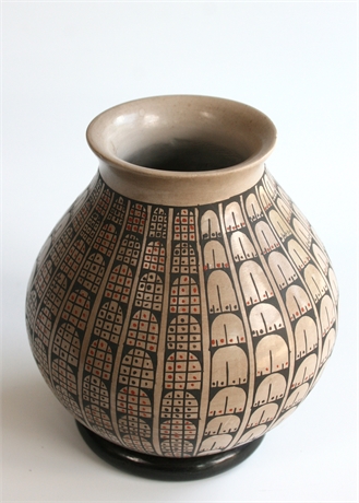 Traditional Mata Ortiz Pottery