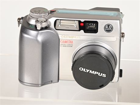 Olympus Camedia Digital Camera C-4000 Zoom