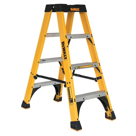 DeWalt 4' Fiberglass Stepladder 300 lbs Load Capacity