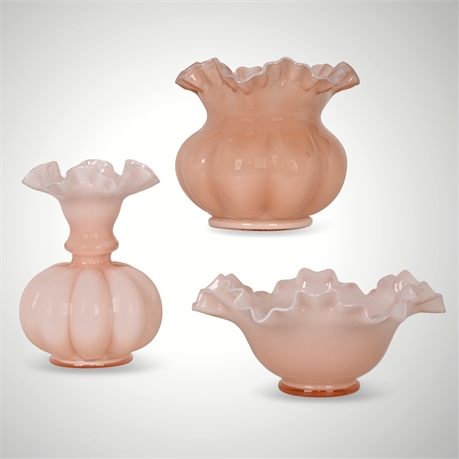 Fenton-Style Pink Opalescent Melon Glass – 3-Piece Vase & Bowl Set