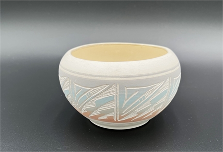 NAVAJO SGRAFFITO POT