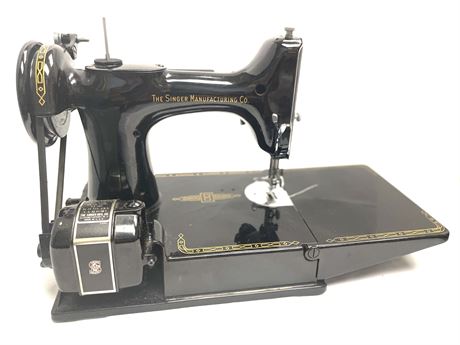 Featherlight Singer Sewing Machine