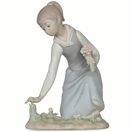 Lladro "Girl with Flowers"
