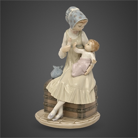 Lladró "Biberón a su hija" No. 5140 Porcelain Figurine, Girl with Baby on Trunk