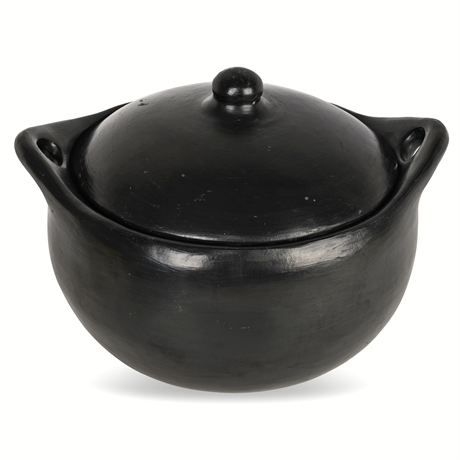Chamba Black Clay Double-Handled Pot with Lid, 4 Quarts, Colombia