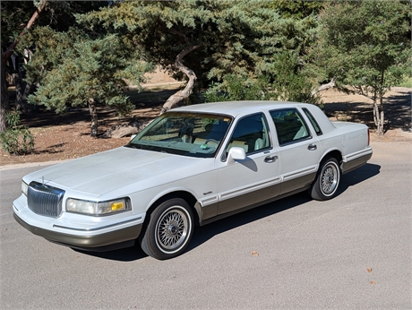 1997 Lincoln Town Car Signature