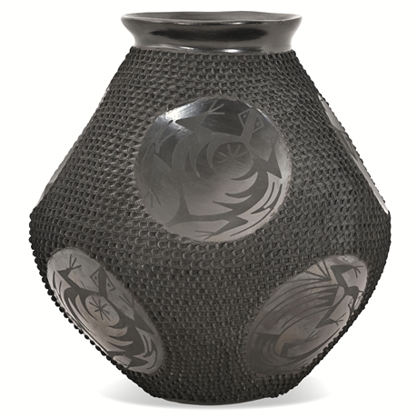 José Gonzalez Mata Ortiz Corrugated Blackware Jar – Lizards & Turtle