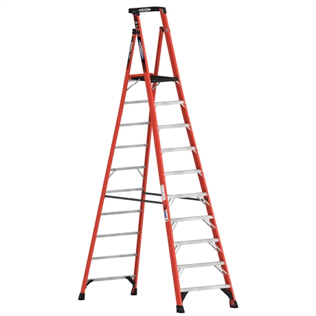 Werner 12' Fiberglass Podium Ladder