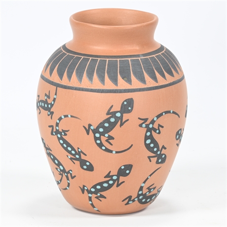 Acoma Gecko Vase