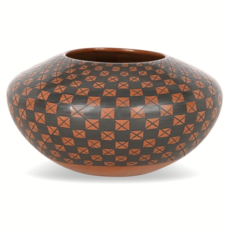 Olga Quezada Mata Ortiz Pot—Signed Geometric Design