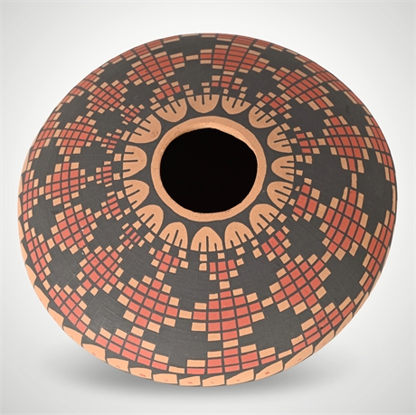 Cindy Pérez Mata Ortiz Pottery Vase – Hand-Coiled & Painted