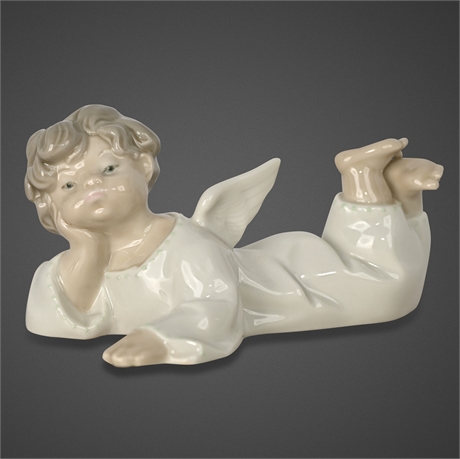 Lladro “Angel, Reclining” #4541 – Hand Made in Spain, Fulgencio García