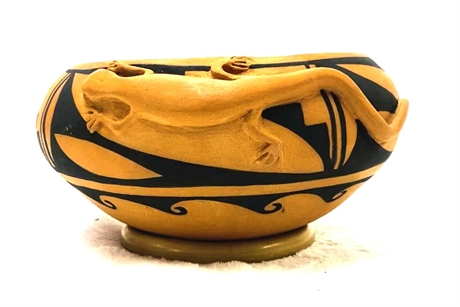 Native American Pottery Bowl With Lizard