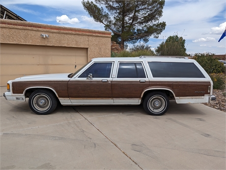 1991 Ford LTD Country Squire Wagon