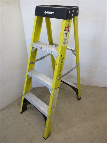 Husky 4' Fiberglass Ladder