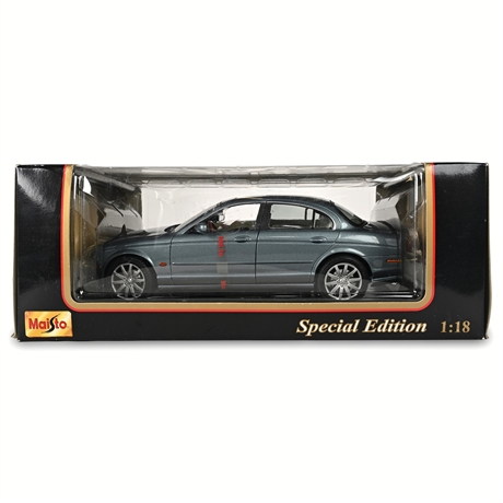Maisto 1:18 Jaguar S-Type (1999) Special Edition Model Car