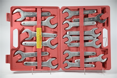 Pittsburg 15 Piece Metric Service Wrench Set