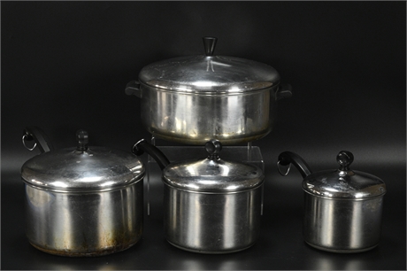 Set of (4) Farberware Pot with Lids