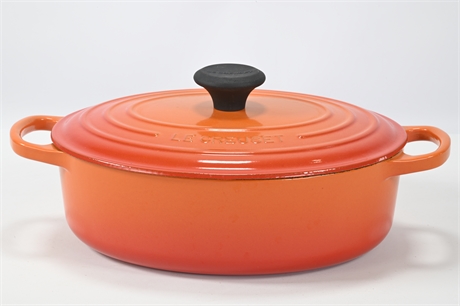 Le Creuset Oval Dutch Oven With Lid