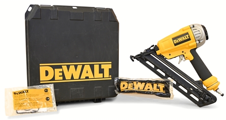 DeWalt® Heavy Duty 15 Ga. Finish Nailer