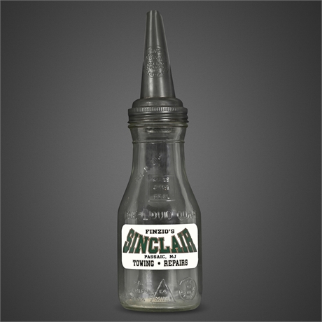 Glass Quart Oil Bottle, Finzio's Sinclair Passaic NJ — Master Spout 1926