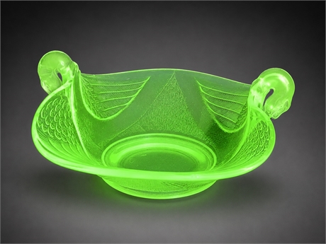 Fenton Art Deco Green Uranium Glass Two-Swan Bowl, 1930s