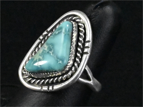 Vintage Sterling Silver & Turquoise Ring
