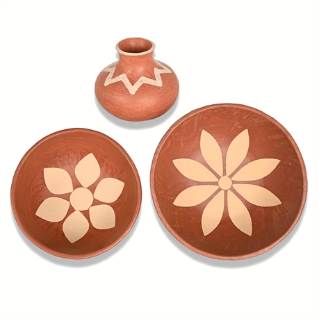 Set of 3 Tarahumara Handcrafted Terracotta Pottery Bowls and Vase