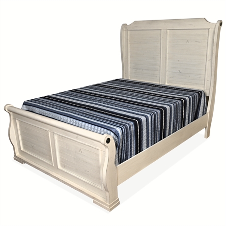 Rustic Farmhouse Queen Sleigh Bed – Distressed White Finish