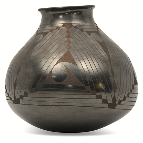 Mata Ortiz Blackware Olla by Sergio Sandoval – Geometric Design