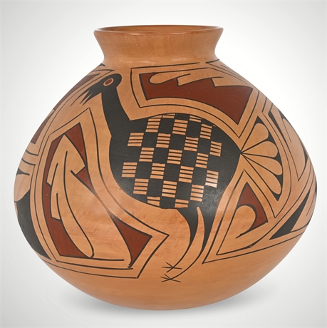 Luis Vargas Mata Ortiz Olla – Bird Motif 11"