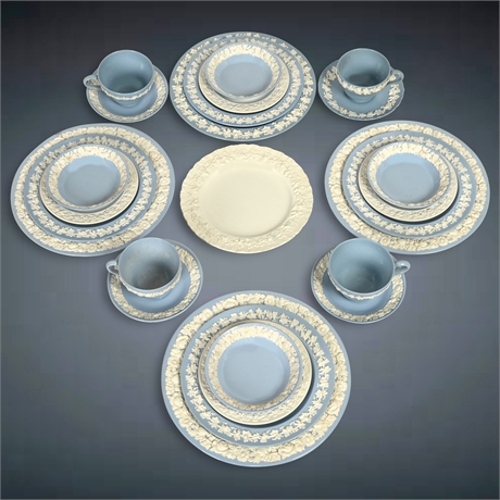 Wedgwood 25 Piece Set