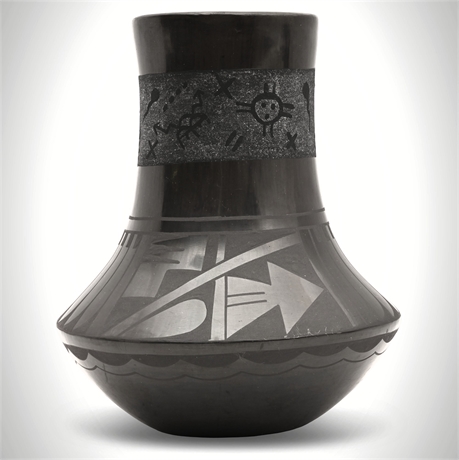 Than Tsidéh (Erik Fender) Santa Clara Blackware Jar with Petroglyph Band
