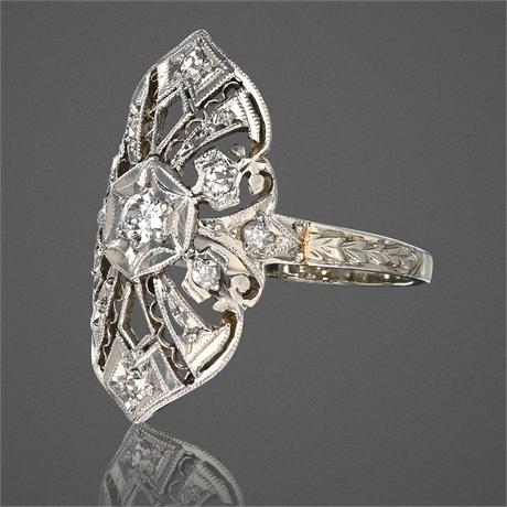 Antique Art Deco 18K White Gold Diamond Ring