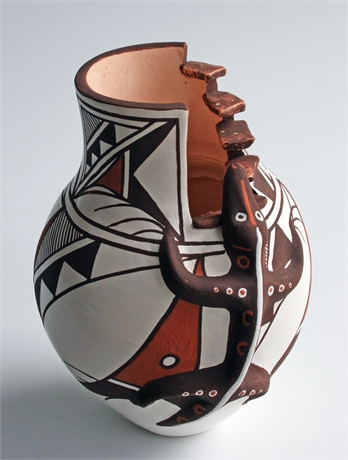 Handcrafted Zuni Traditional Pottery